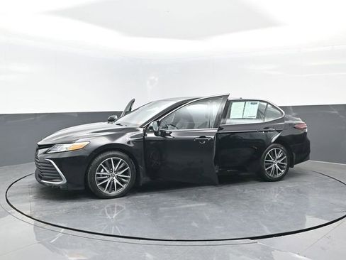 Used 2023 Toyota Camry XLE w/ Cold Weather Package image 21