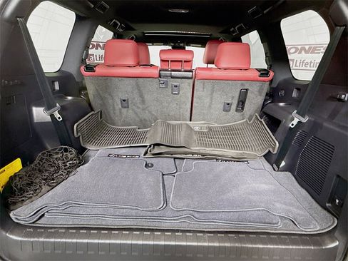 Used 2023 Lexus GX 460 Premium w/ Premium Package image 29