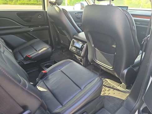 Certified 2023 Lincoln Aviator Reserve w/ Elements Package Plus AWD/4WD image 11