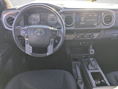 Used 2018 Toyota Tacoma TRD Sport image 15