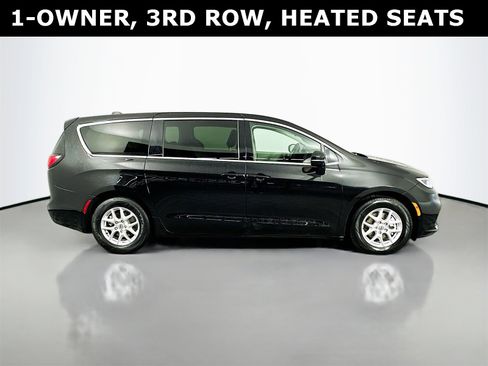 Used 2024 Chrysler Pacifica Touring-L image 9