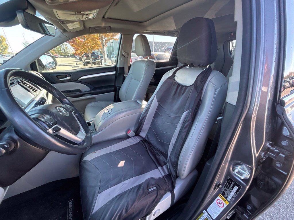 Used 2018 Toyota Highlander XLE FWD image 12