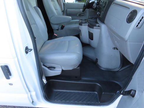 Used 2014 Ford E-150 and Econoline 150 RWD image 10
