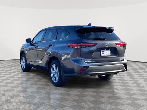 Used 2020 Toyota Highlander LE image 5
