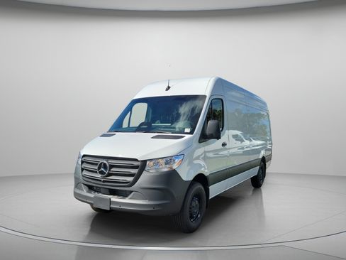 Used 2026 Mercedes-Benz Sprinter 2500 image 2