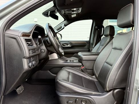 Used 2023 Chevrolet Suburban Premier RWD image 16