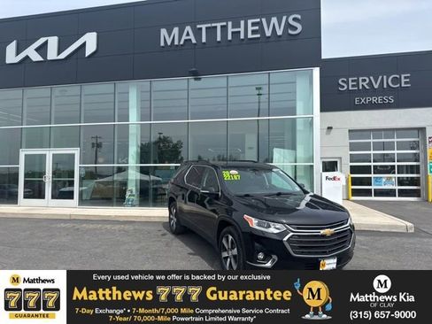 Used 2020 Chevrolet Traverse LT w/ LT Premium Package AWD/4WD image 1