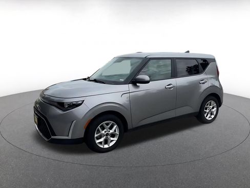 Used 2025 Kia Soul LX w/ LX Technology Package FWD image 8