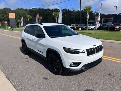 Used 2023 Jeep Cherokee Altitude Lux