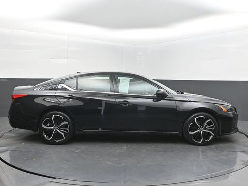 Certified 2025 Nissan Altima 2.5 SR FWD image 8