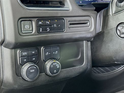Used 2023 Chevrolet Suburban Premier image 17