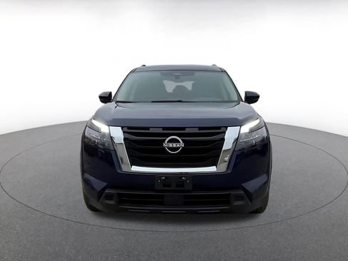 Used 2025 Nissan Pathfinder SV image 4