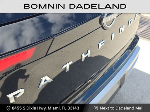Used 2024 Nissan Pathfinder SL image 7