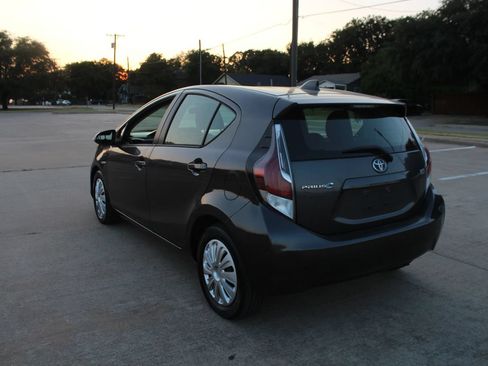 Used 2016 Toyota Prius C Two FWD image 9