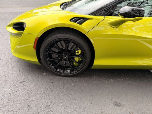 Used 2023 McLaren Artura image 10