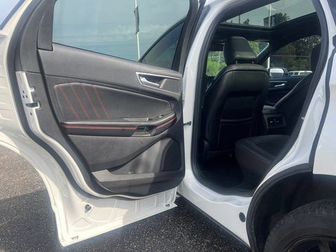Used 2022 Ford Edge ST-Line w/ Class II Trailer Tow Package AWD/4WD image 28