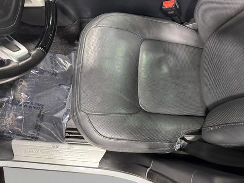 Used 2018 Land Rover Range Rover HSE image 28