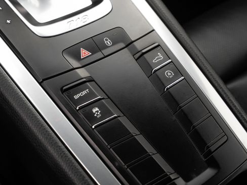 Used 2018 Porsche 718 Cayman image 16