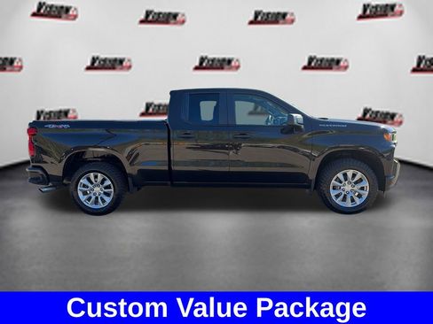 Used 2020 Chevrolet Silverado 1500 Custom w/ Custom Value Package AWD/4WD image 4