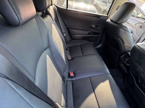 Used 2024 Lexus ES 300h w/ Premium Package FWD image 16