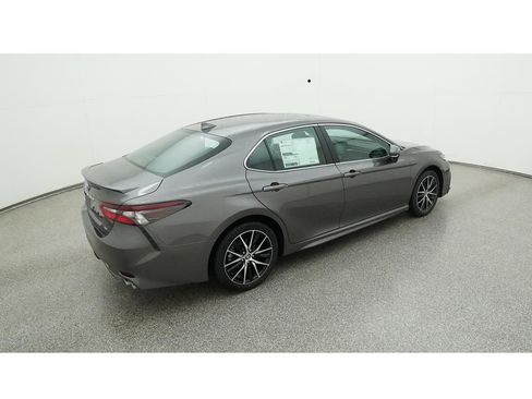 Used 2023 Toyota Camry SE image 10