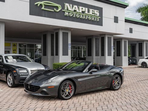 Used 2015 Ferrari California T image 23