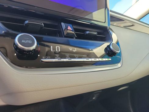 Used 2025 Toyota Corolla LE image 20