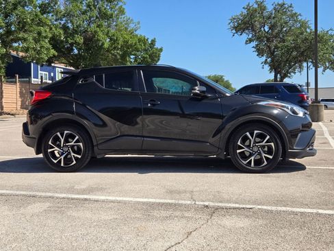 Used 2018 Toyota C-HR XLE FWD image 3