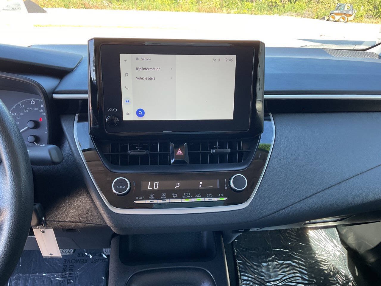 Used 2025 Toyota Corolla LE FWD image 27