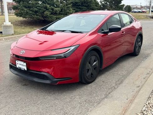 Used 2024 Toyota Prius LE AWD/4WD image 29