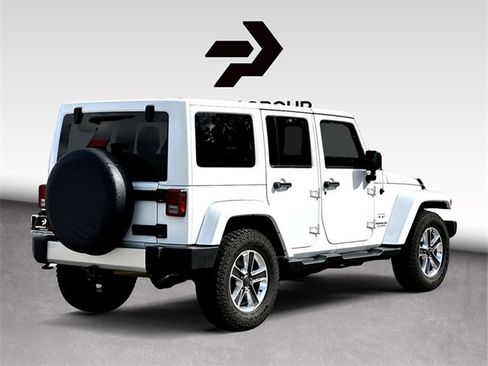 Used 2017 Jeep Wrangler Unlimited Sahara w/ Connectivity Group image 8