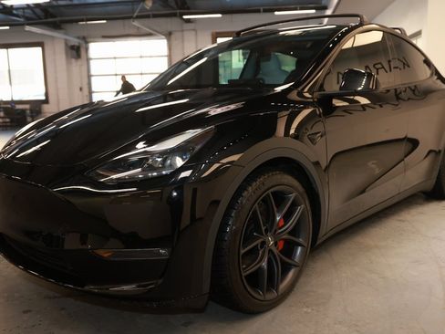 Used 2021 Tesla Model Y Performance image 3