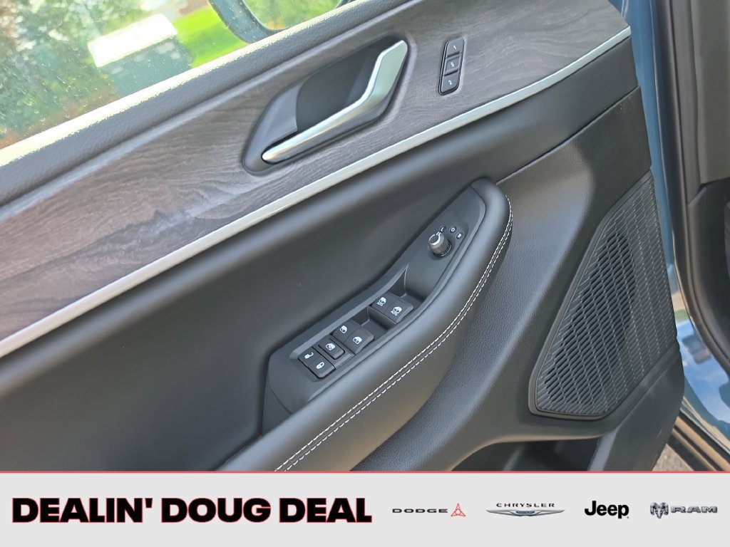 New 2027 Jeep Grand Cherokee Limited AWD/4WD image 11