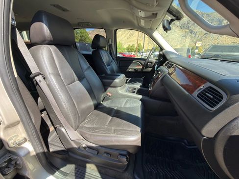 Used 2009 Chevrolet Suburban LT image 5
