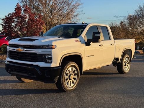 Used 2025 Chevrolet Silverado 2500 Custom w/ Custom Convenience Package image 7