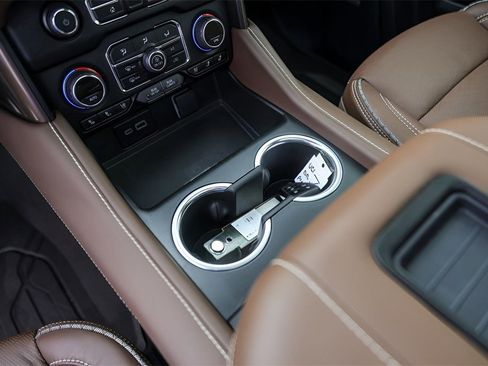 Used 2023 Chevrolet Suburban High Country image 22