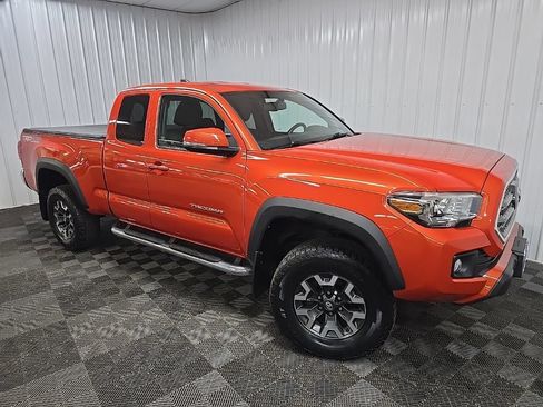 Used 2017 Toyota Tacoma TRD Off-Road w/ Tow Package AWD/4WD image 7