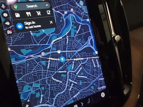 Certified 2023 Volvo XC60 B5 Plus w/ Climate Package image 28