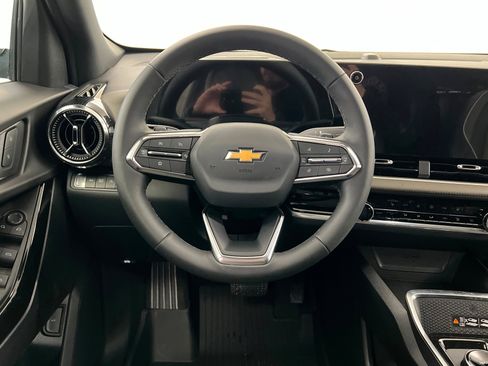 New 2026 Chevrolet Equinox LT w/ Convenience Package II image 13