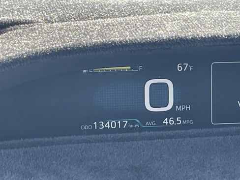 Used 2017 Toyota Prius Four image 6