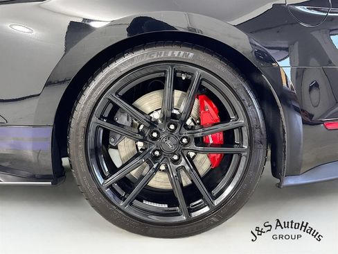 Used 2020 Ford Mustang Shelby GT500 w/ Technology Package RWD image 39