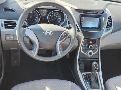 Used 2015 Hyundai Elantra SE FWD image 9