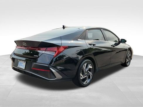 Used 2025 Hyundai Elantra Limited FWD image 4