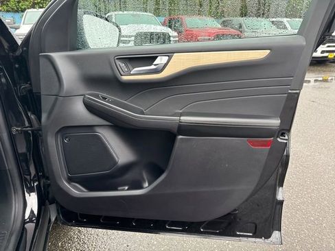 Used 2022 Ford Escape Titanium w/ Titanium Elite Package AWD/4WD image 11
