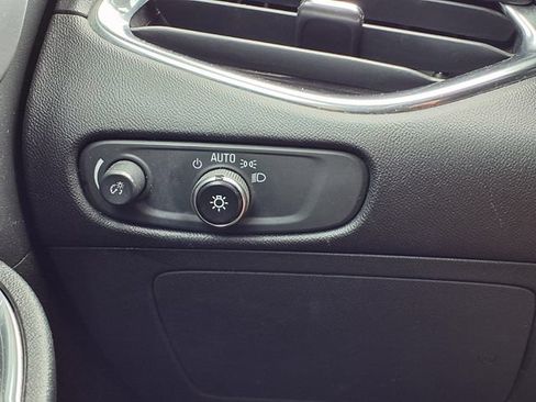 Used 2018 Chevrolet Malibu LT FWD image 17