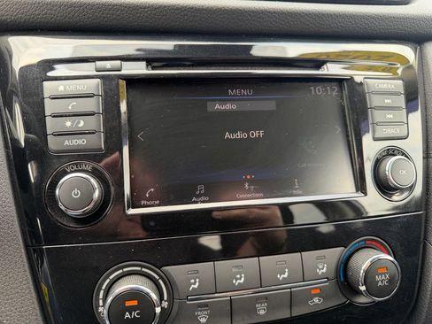 Used 2020 Nissan Rogue S w/ Special Edition Package FWD image 21