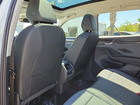 New 2026 Volkswagen Tiguan SE FWD image 11