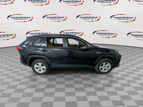 Used 2021 Toyota RAV4 LE AWD/4WD image 9