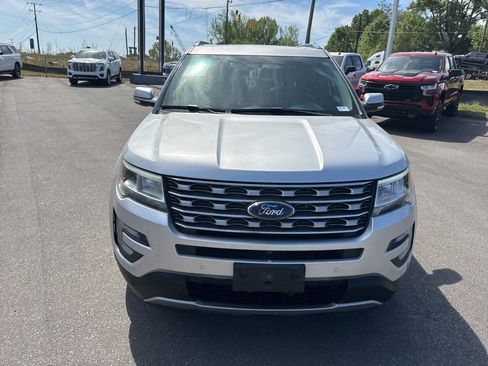 Used 2017 Ford Explorer Limited image 8