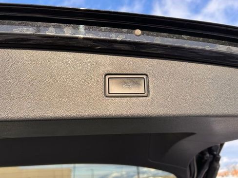 Used 2024 Volkswagen Tiguan SE image 53